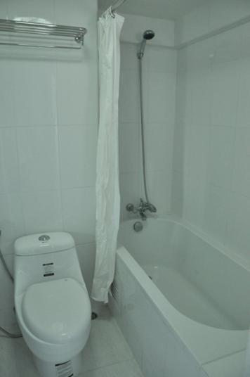 Baan Kaew Mansion Aparthotel Банкок Стая снимка