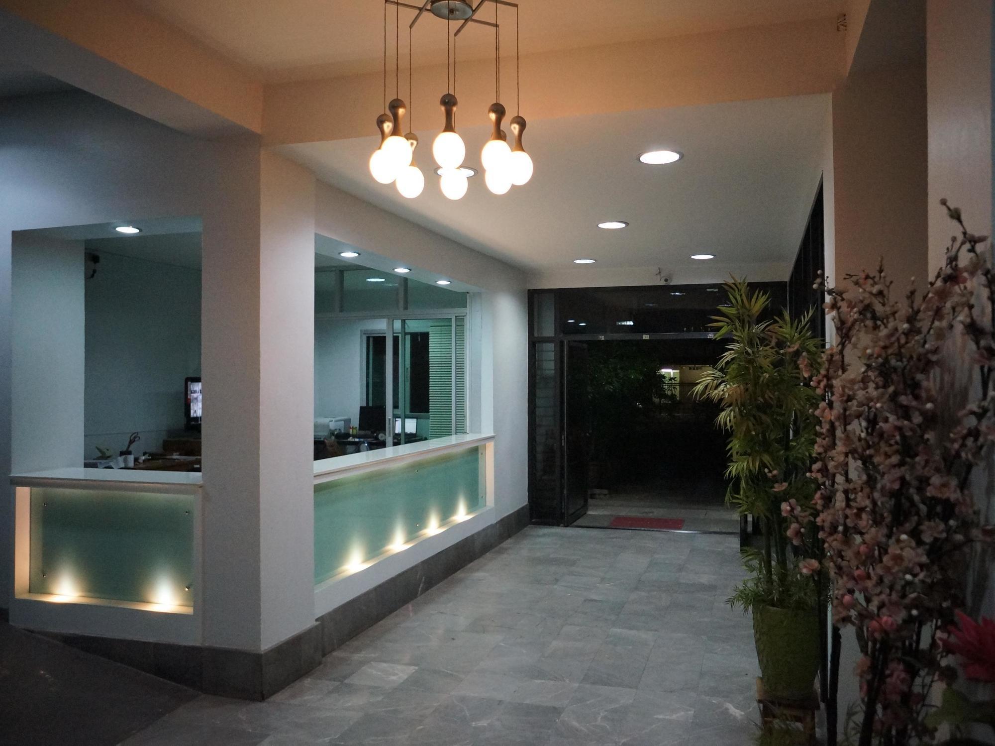 Baan Kaew Mansion Aparthotel Банкок Екстериор снимка