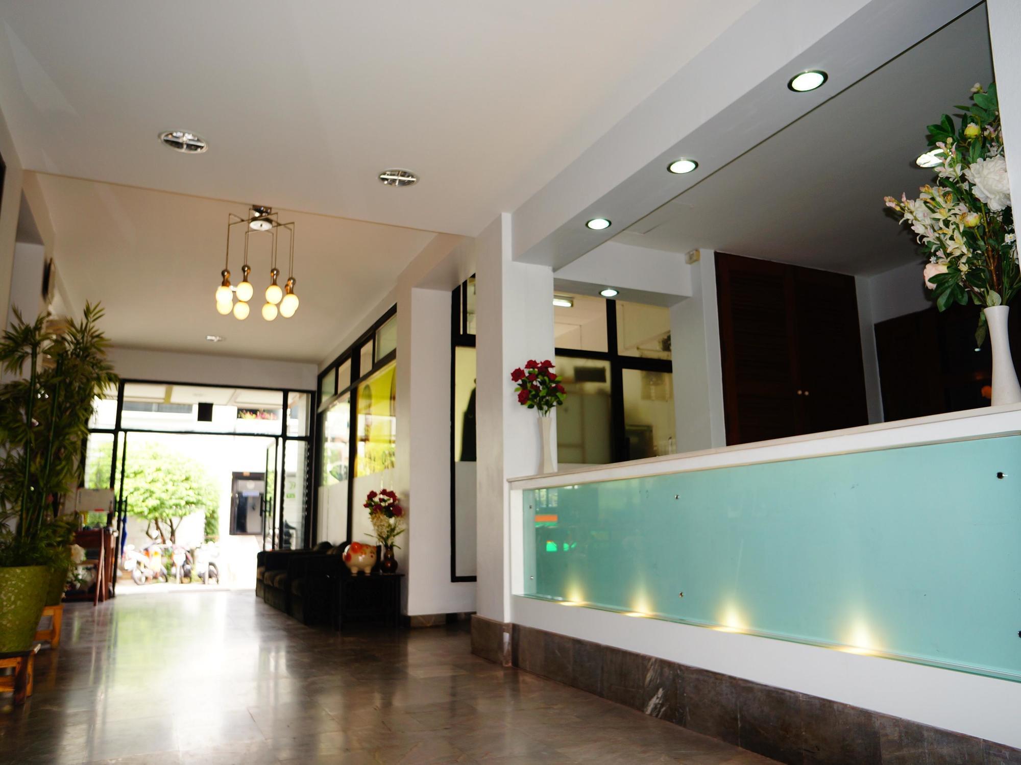 Baan Kaew Mansion Aparthotel Банкок Екстериор снимка