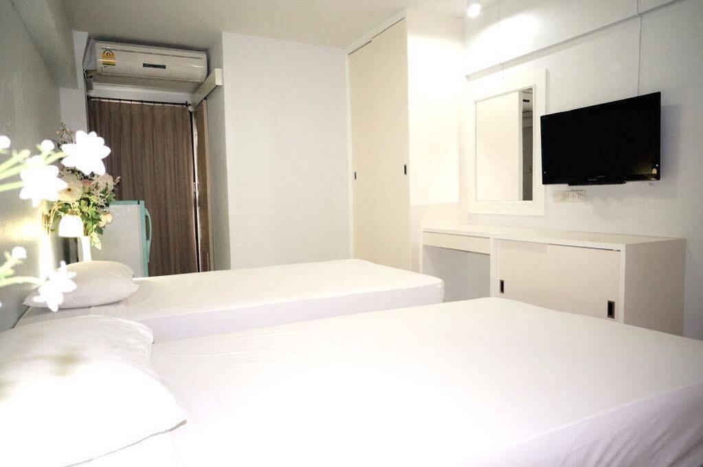 Baan Kaew Mansion Aparthotel Банкок Екстериор снимка